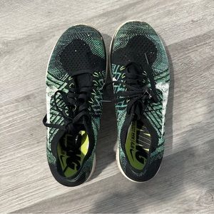 Size 8 green Nike fly knit